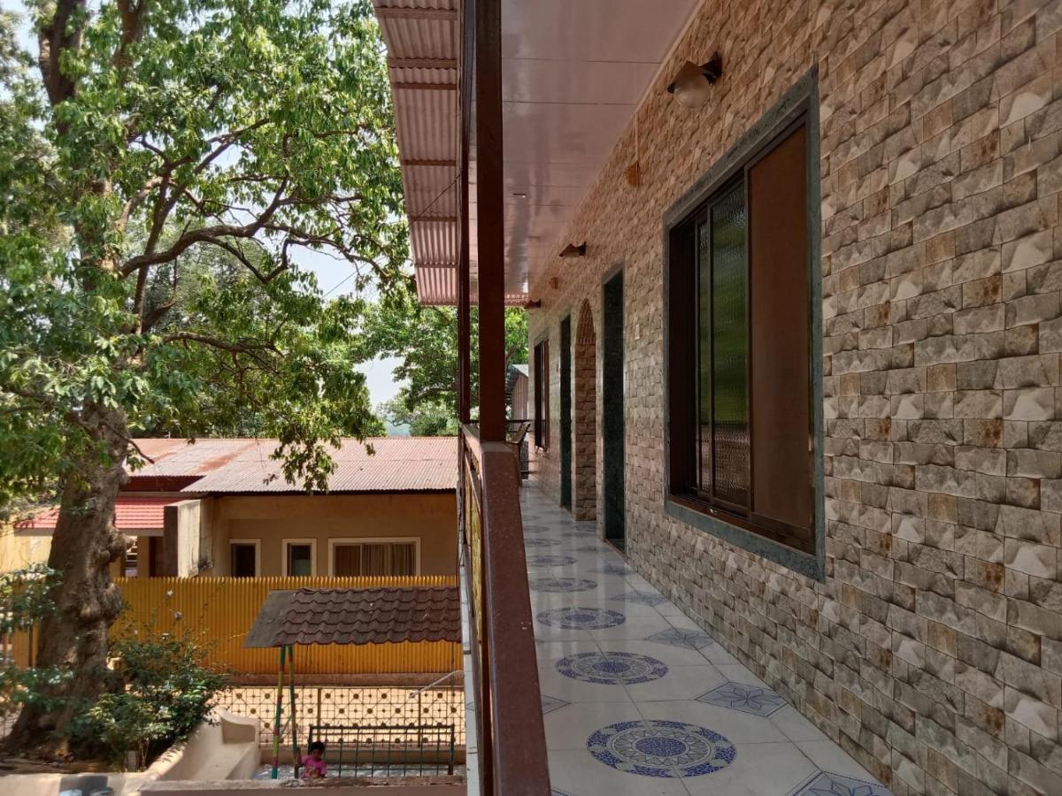 New Alpha House Matheran Hotel Bagian luar foto